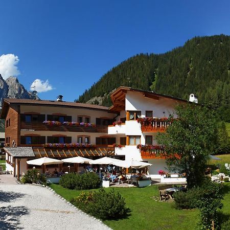 Garni Raetia Hotel Corvara In Badia Exterior photo