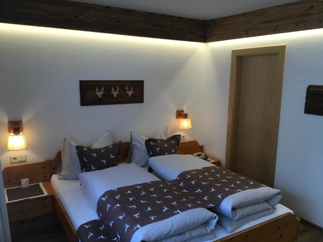 Garni Raetia Hotel Corvara In Badia Exterior photo